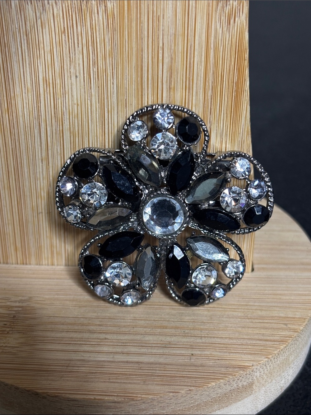 Crystal & Floral Silver Rhinestone Statement Brooch Scarf Clip Jewelry Accessori